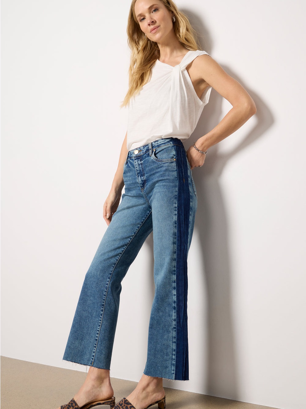 Kut From The Kloth Two-Tone Mid Blue Flare Jeans With Dark Blue Side Stripe Nwt